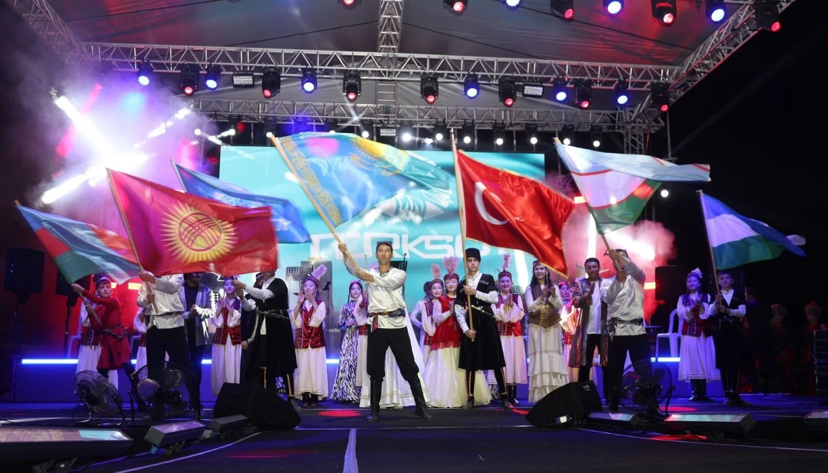 8. KARAMAN ULUSLARARASI T&Uuml;RK D&Uuml;NYASI Ş&Ouml;LENİ B&Uuml;Y&Uuml;K BİR COŞKUYLA KUTLANDI