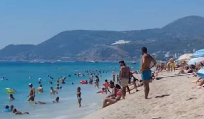 Alanya'da sahiller Eyl&uuml;l'de de boş kalmadı
