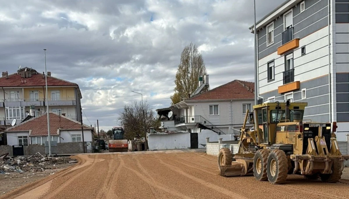 BELEDİYENİN YENİŞEHİR MAHALLESİ&rsquo;NDEKİ &Ccedil;ALIŞMALARI ARALIKSIZ S&Uuml;R&Uuml;YOR