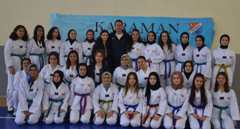 KARAMAN'DA TEKVANDO KUŞAK SINAVI 450 SPORCUNUN KATILIMIYLA YAPILDI