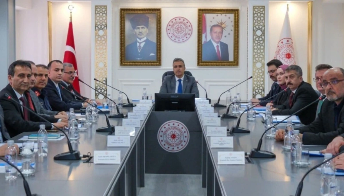 Karaman'da &Uuml;niversite G&uuml;venlik Koordinasyon Toplantısı Vali &Ccedil;i&ccedil;ek Başkanlığında Ger&ccedil;ekleştirildi