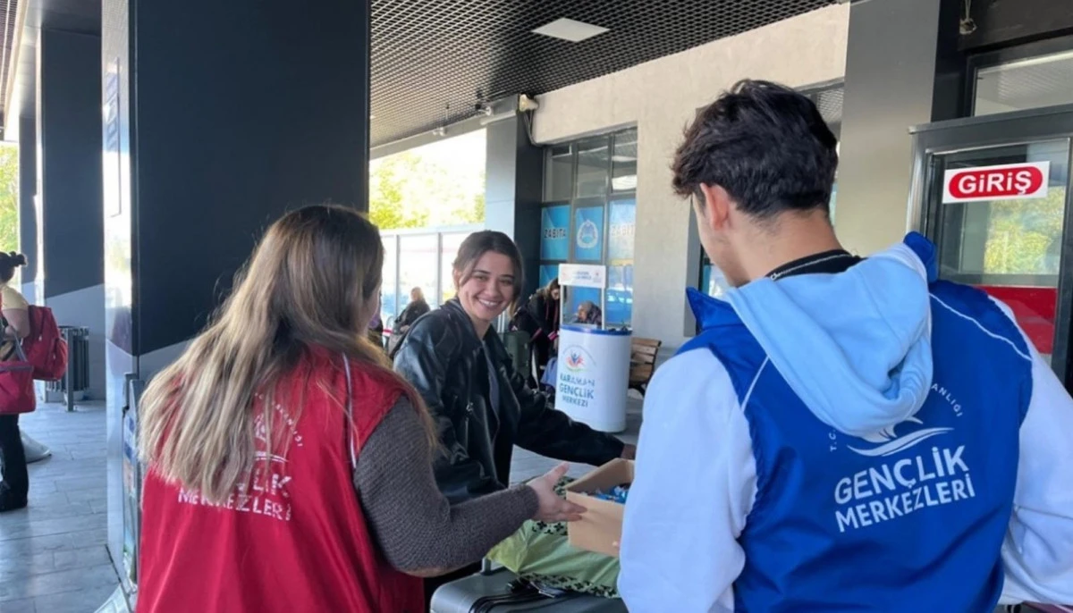 KARAMAN&rsquo;DA &Uuml;NİVERSİTE KAZANAN &Ouml;ĞRENCİLERE SICAK KARŞILAMA